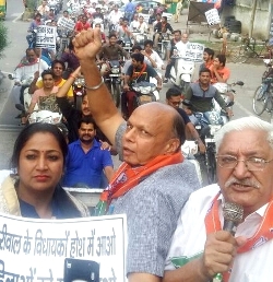रेखा गुप्ता के नेतृत्व में कार्यकर्ताओं ने निकाली जनचेतना बाईक रैली 